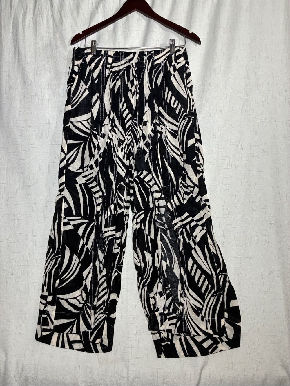 Tahari Black & White Wide-Leg Printed Pants